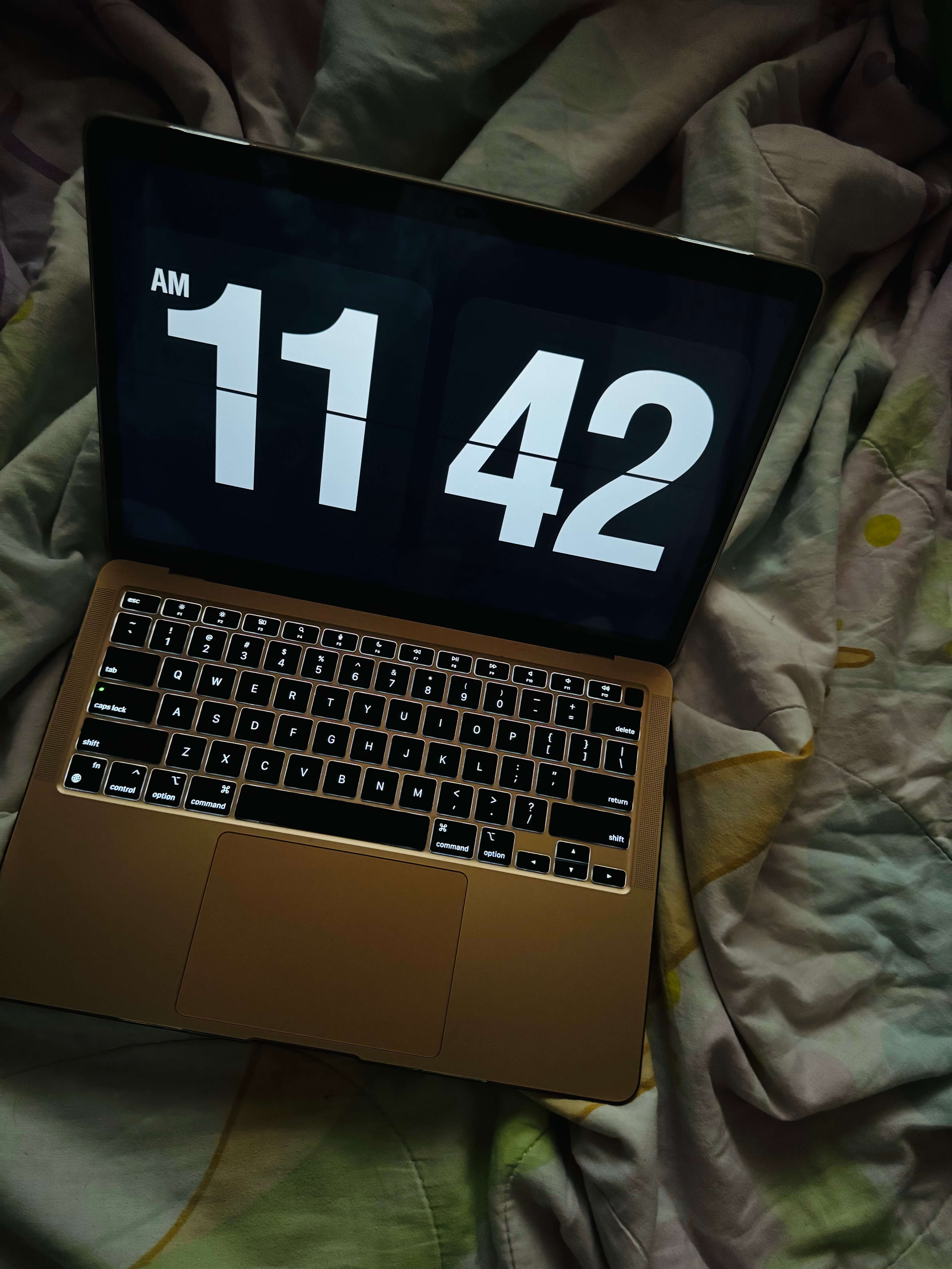 Apple MacBook Air (M1, 2020) MGN63 256GB Space Gray Laptop